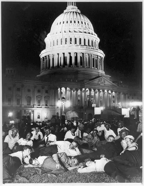 Western Bonus Army [of war veterans] lays siege to Capitol, spend night on plaza lawns. July 13, 1932