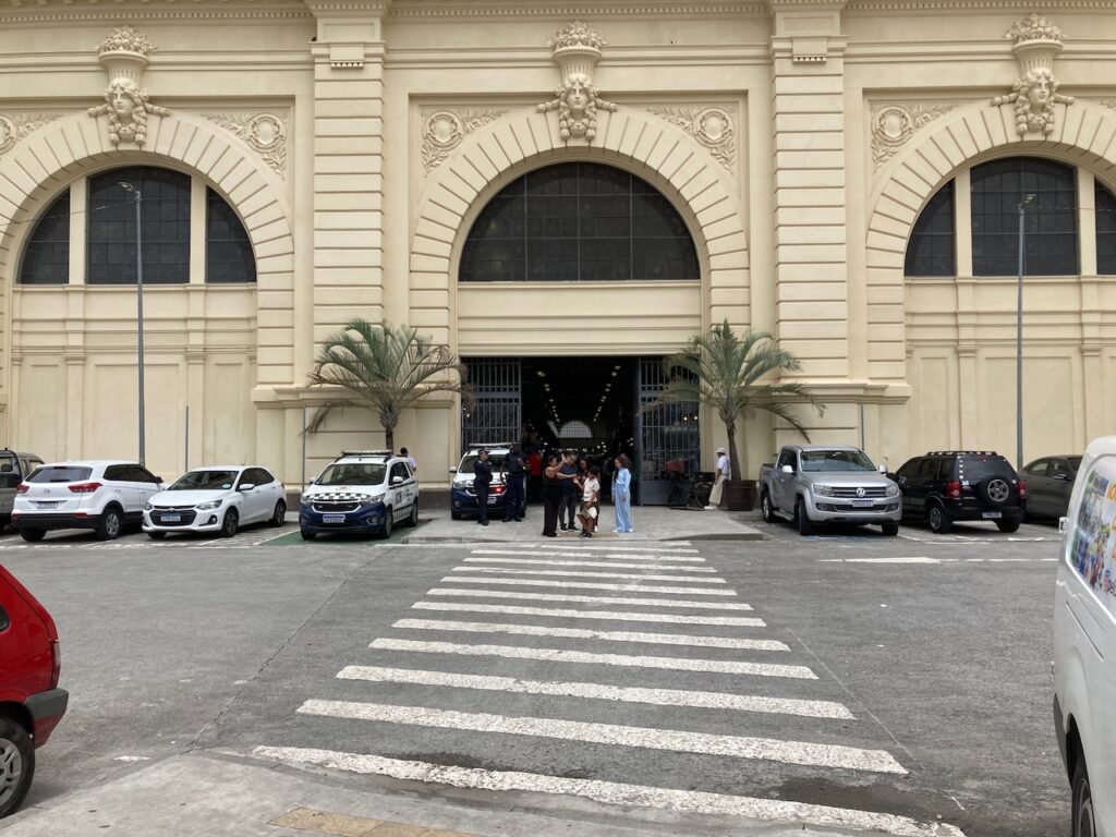 A view of the area outside Mercado Municipal de São Paulo (Municipal Market of São Paulo)