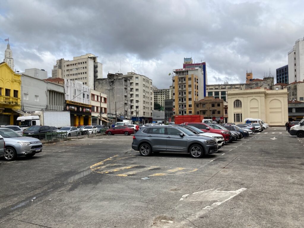 A view of the area outside Mercado Municipal de São Paulo (Municipal Market of São Paulo)