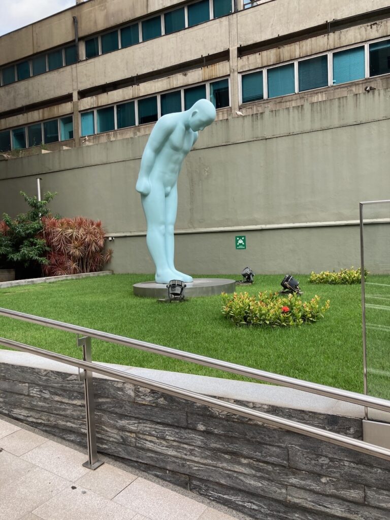 A view of a sculpture seen from Avenida Paulista in São Paulo, Brazil