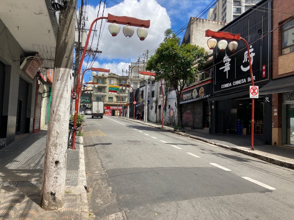 A view of the Liberdade リベルダージ district of São Paulo, Brazil