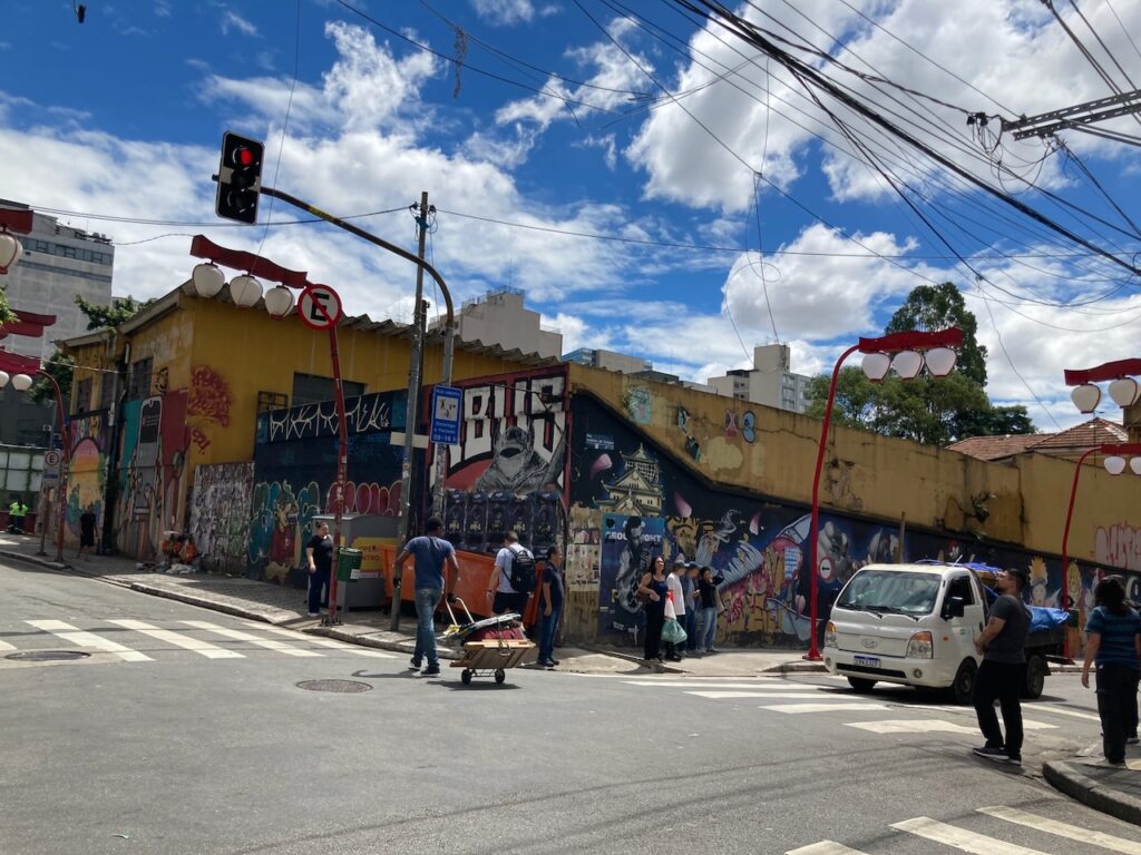 A view of the Liberdade リベルダージ district of São Paulo, Brazil
