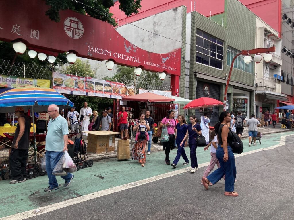 A view of the Liberdade リベルダージ district of São Paulo, Brazil