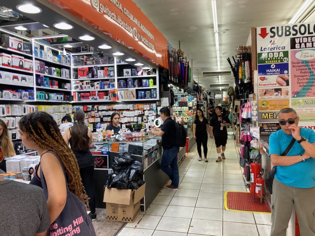 A view of the Liberdade リベルダージ district of São Paulo, Brazil