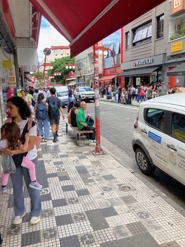A view of the Liberdade リベルダージ district of São Paulo, Brazil