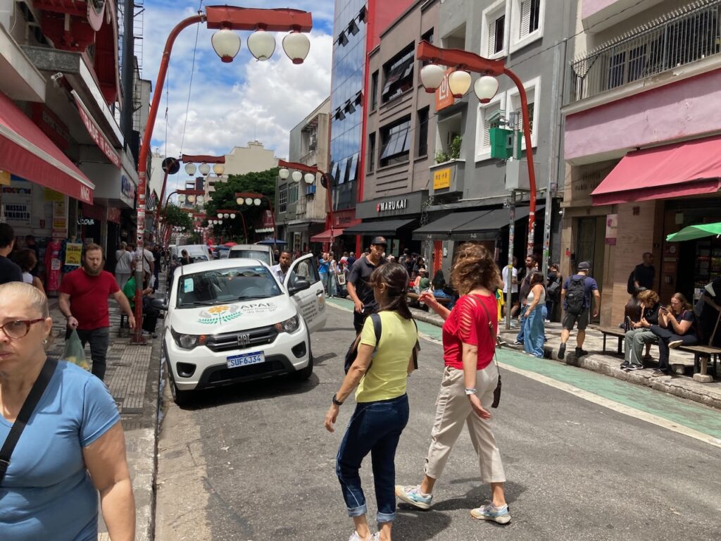 A view of the Liberdade リベルダージ district of São Paulo, Brazil