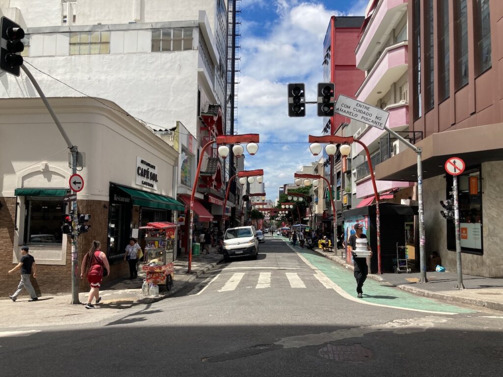 A view of the Liberdade リベルダージ district of São Paulo, Brazil
