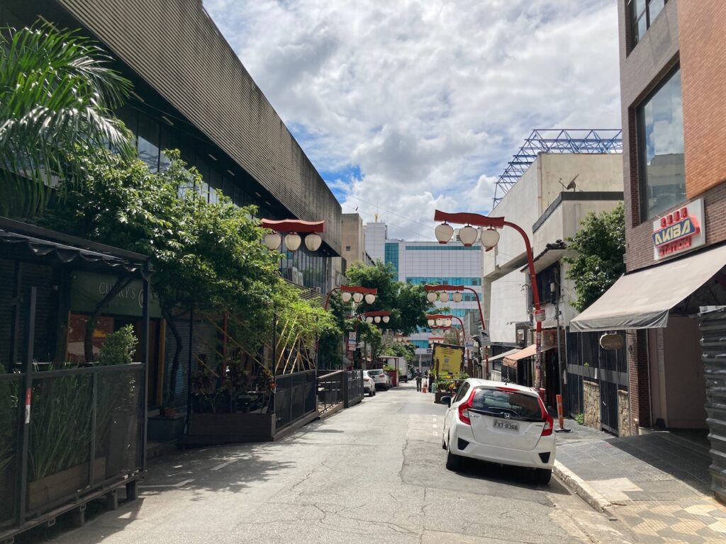 A view of the Liberdade リベルダージ district of São Paulo, Brazil