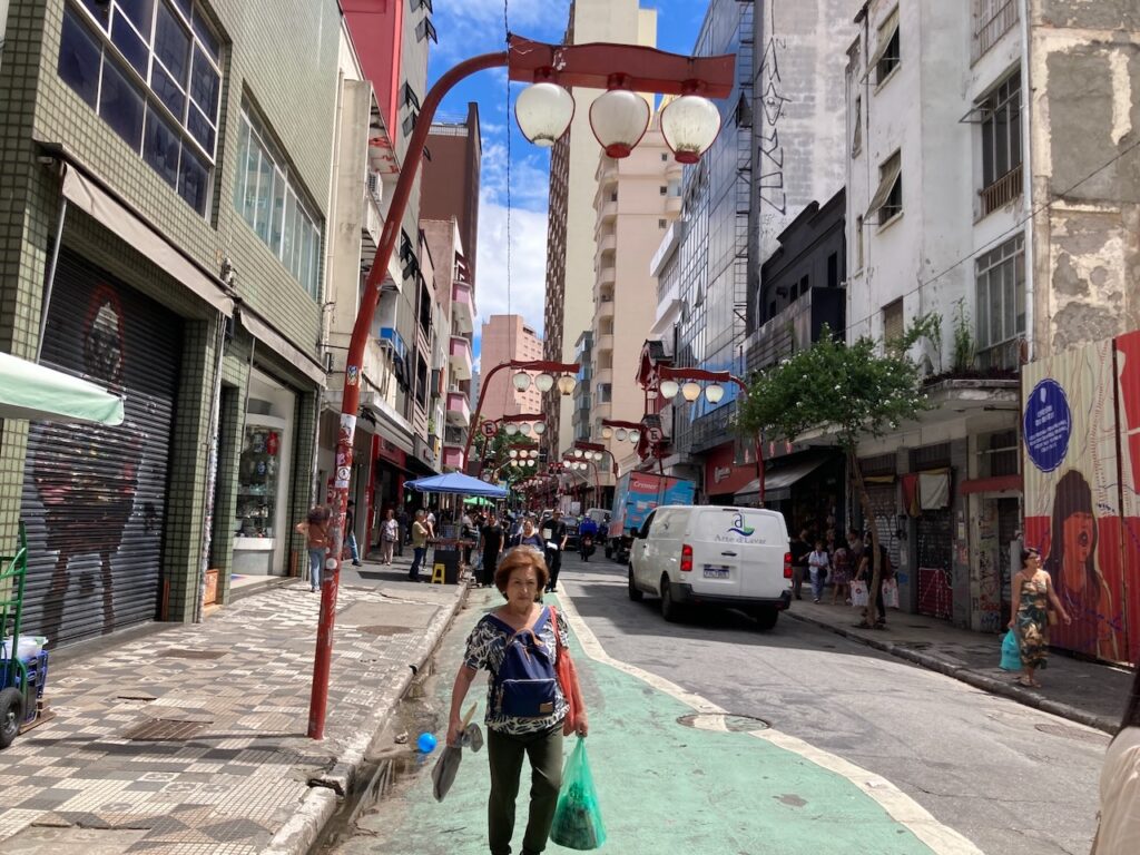 A view of the Liberdade リベルダージ district of São Paulo, Brazil