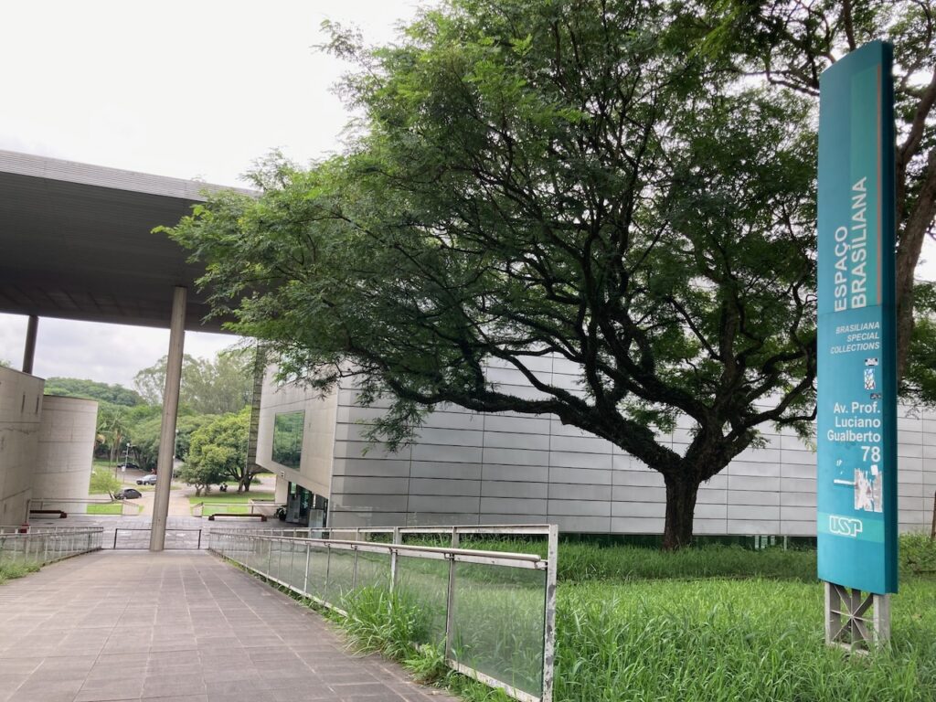 ‎⁨A view of Biblioteca Brasiliana Guita e José Mindlin, BBM (Guita and José Mindlin Brasiliana Library) at the Cidade Universitária Armando Salles de Oliveira⁩ campus of Universidade de São Paulo, ⁨São Paulo⁩, Brasil