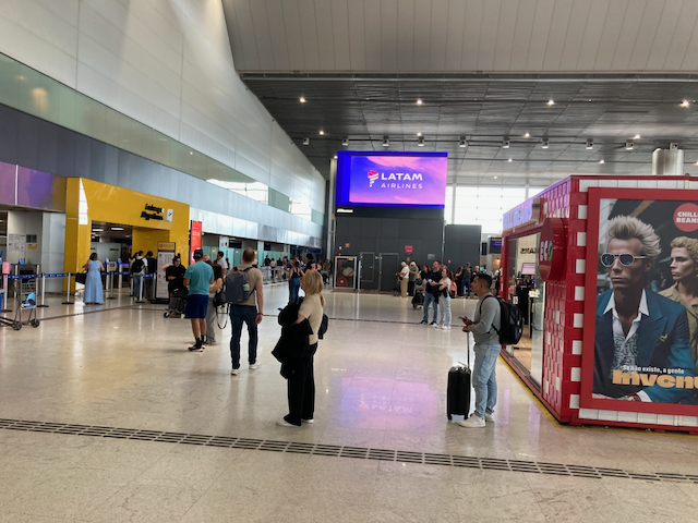 A view of the entrance to the departure area of São Paulo International Airport (GRU)