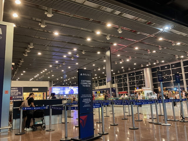 A view inside Terminal 3 of São Paulo International Airport (GRU)