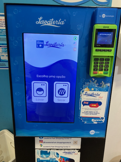 A view of a lavanderia autoservicio (self-service laundromat) in Shopping Center 3 Mall in São Paulo, Brasil