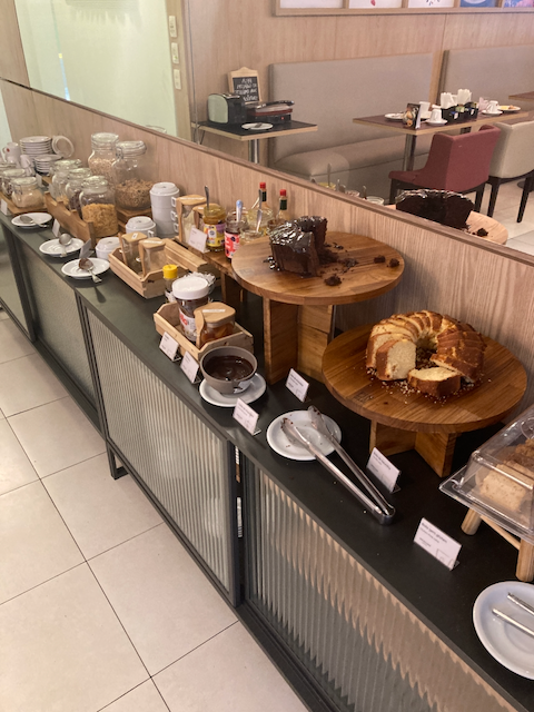 A view inside the restaurant at the Mercure São Paulo Pamplona Hotel on Rua Pamplona in São Paulo, Brasil