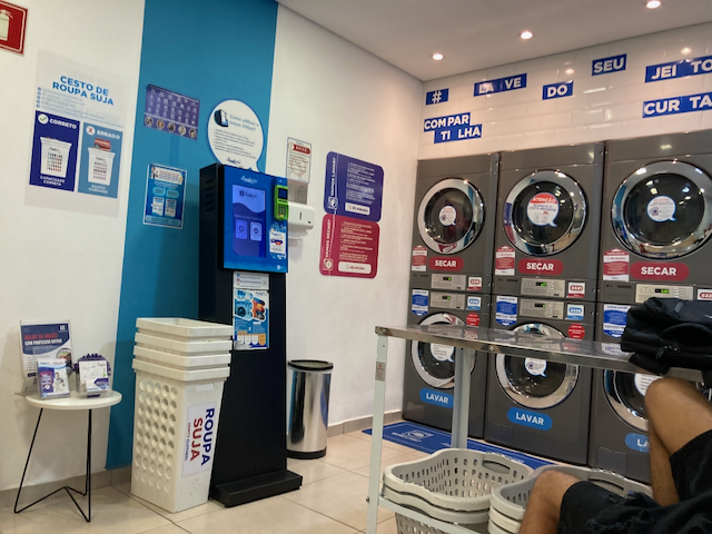A view of a lavanderia autoservicio (self-service laundromat) in Shopping Center 3 Mall in São Paulo, Brasil