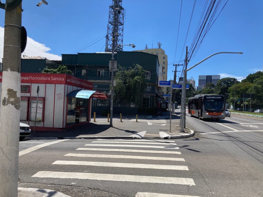 A scene on Avenida Dr. Arnaldo in Pacaembu, São Paulo, Brasil