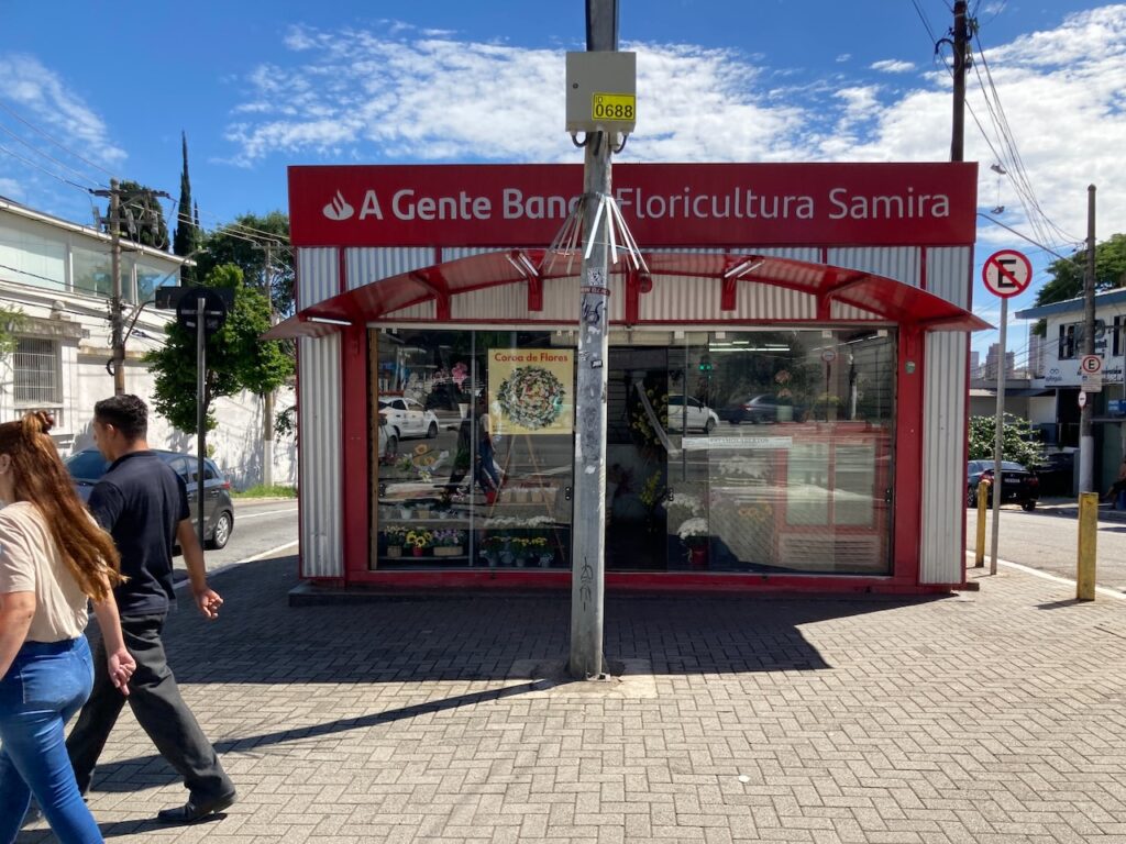 A florist store at Avenida Dr. Arnaldo in Pacaembu, São Paulo, Brasil