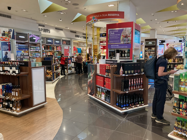 A view inside Terminal 3 of São Paulo International Airport (GRU)