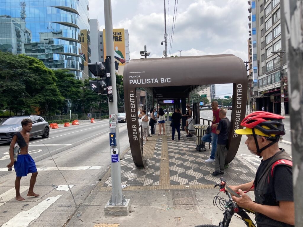 A view of a bus stop in the Consolação area of São Paulo, Brasil